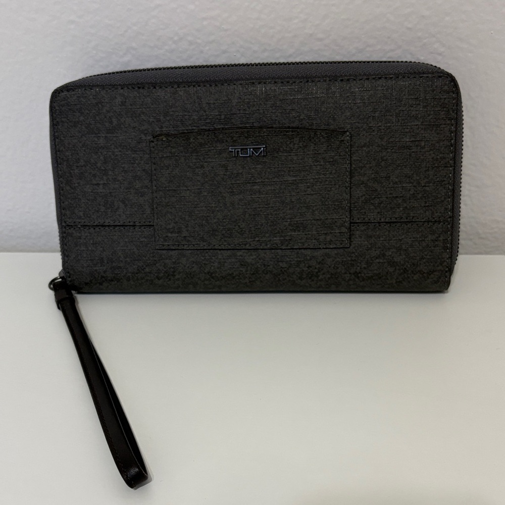 TUMI Men's Gray Travel Wallet